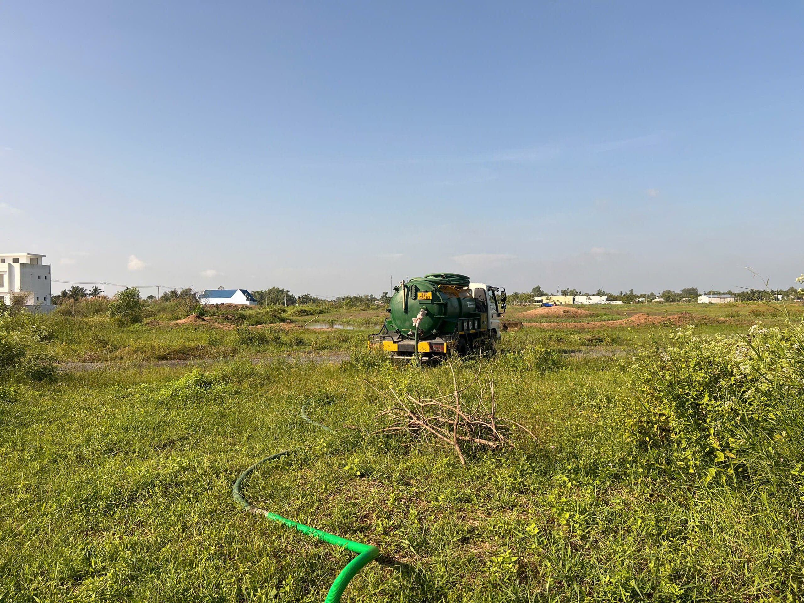 Vận chuyển và xử lý chất thải hút hầm cầu đúng quy định pháp luật tại nhà máy Phú Quốc