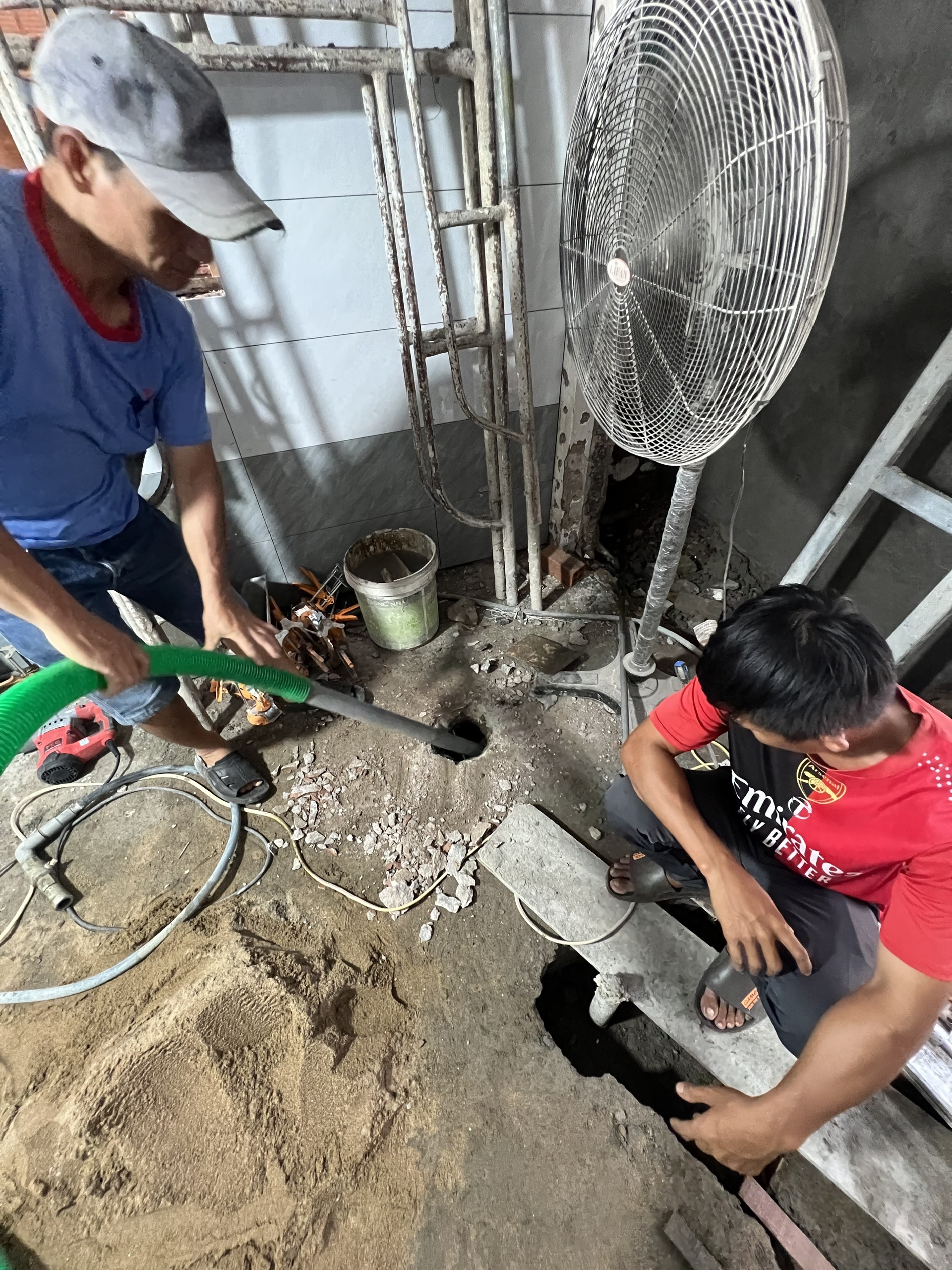 Đội xe chuyên dụng hút hầm cầu Anh Quang phục vụ tại Nha Trang